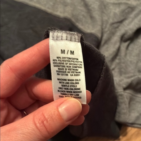 Aeropostale Gray Short Sleeve Tee with Color-Block Design - Picture 6 of 10